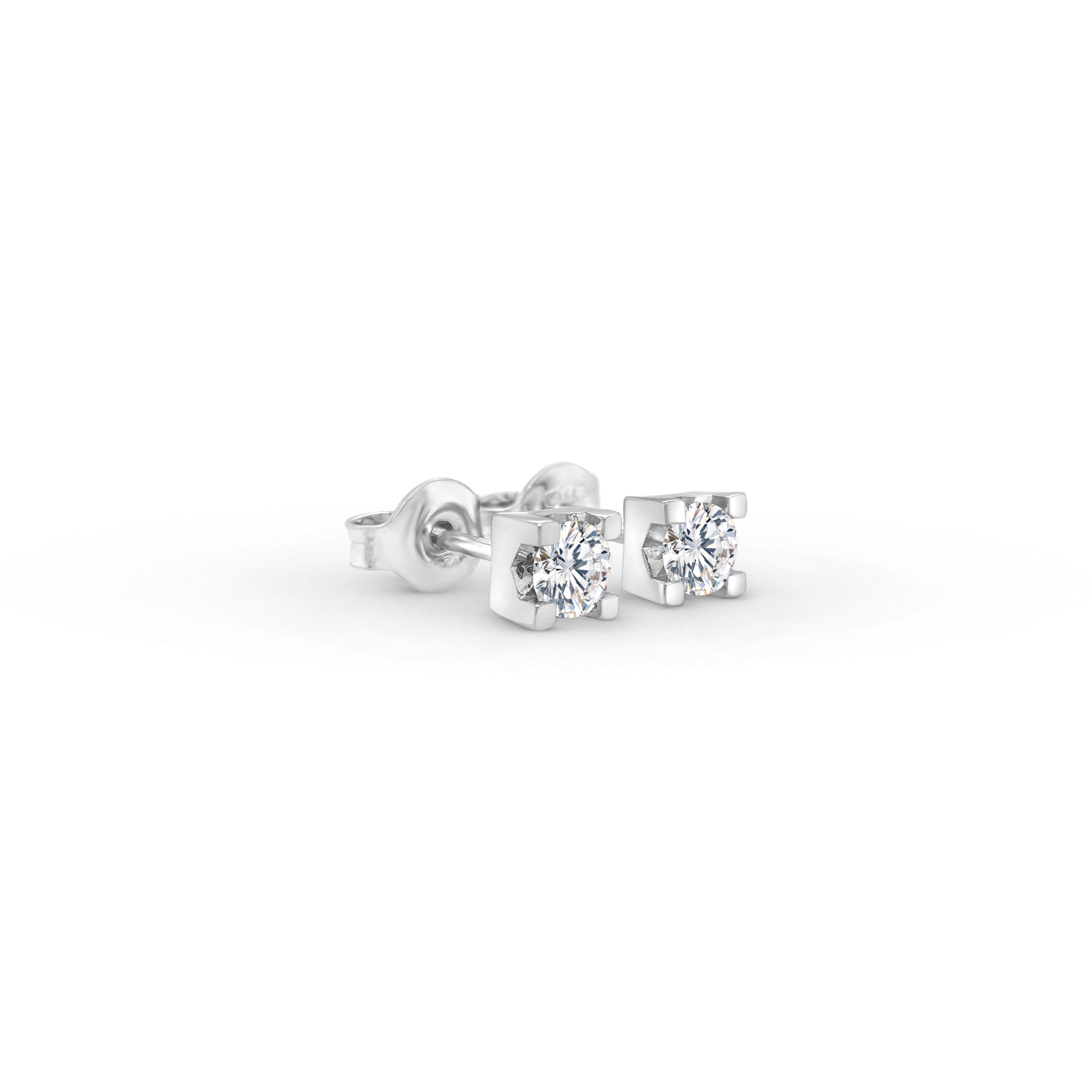 Round brilliant diamond stud earrings, timeless elegance, sparkling brilliance, versatile sophistication, must-have accessory, understated luxury.