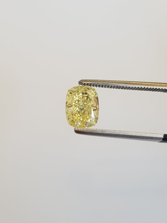 1,70ct Cushion Fancy Yellow VS1