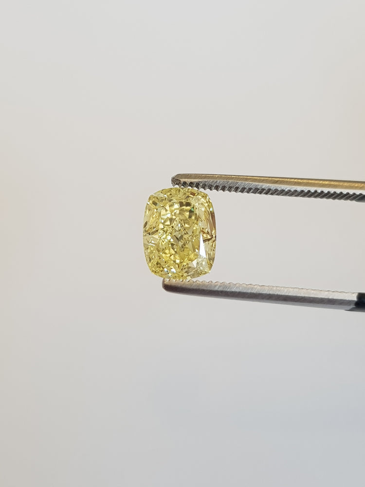 1,70ct Cushion Fancy Yellow VS1