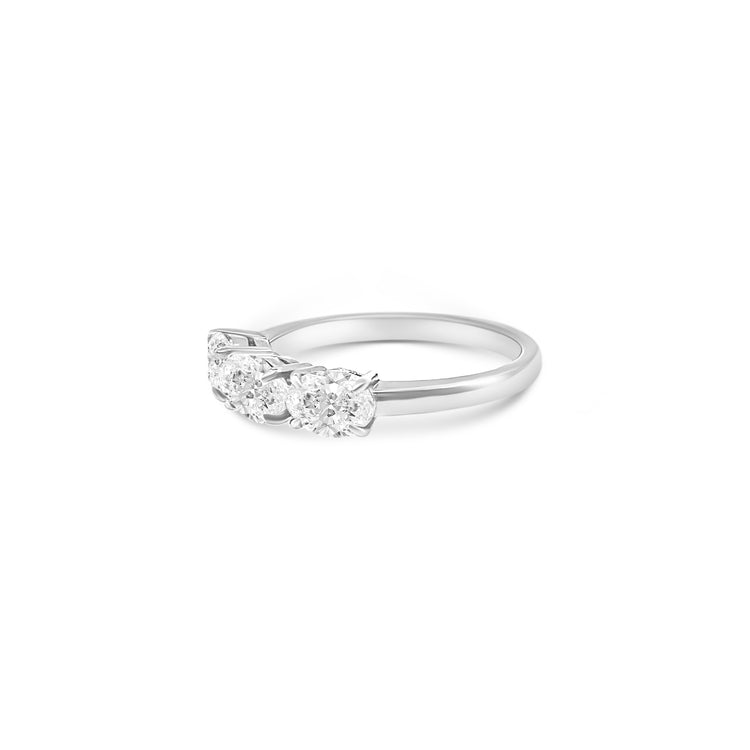 Round Brilliant Diamond Trilogy Ring