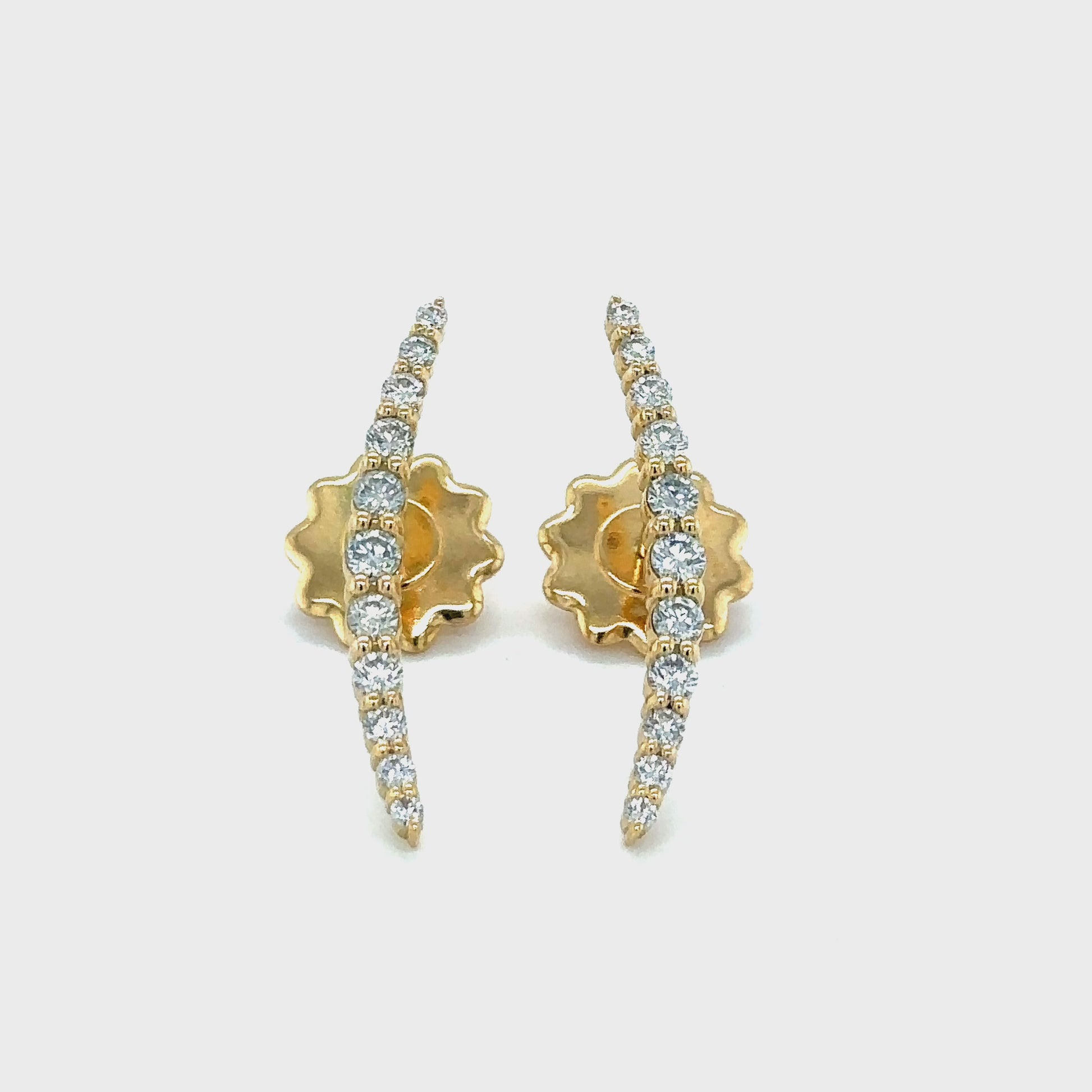 Round Brilliant, Graduating Diamond, Stud Earrings, Jewelry, Fashion, Accessories, Fine Jewelry, Women's Fashion, Diamond Earrings, Luxury Jewelry. Round Brilliant, Graduating Diamond, Stud Earrings, Jewelry, Fashion, Accessories, Fine Jewelry, Women's Fashion, Diamond Earrings, Luxury Jewelry.