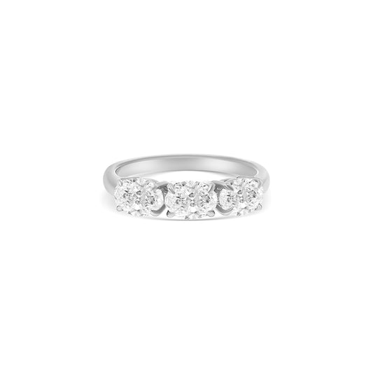 Round Brilliant Diamond Trilogy Ring