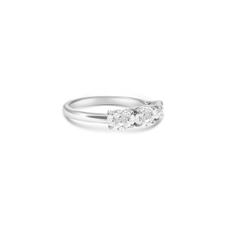 Round Brilliant Diamond Trilogy Ring