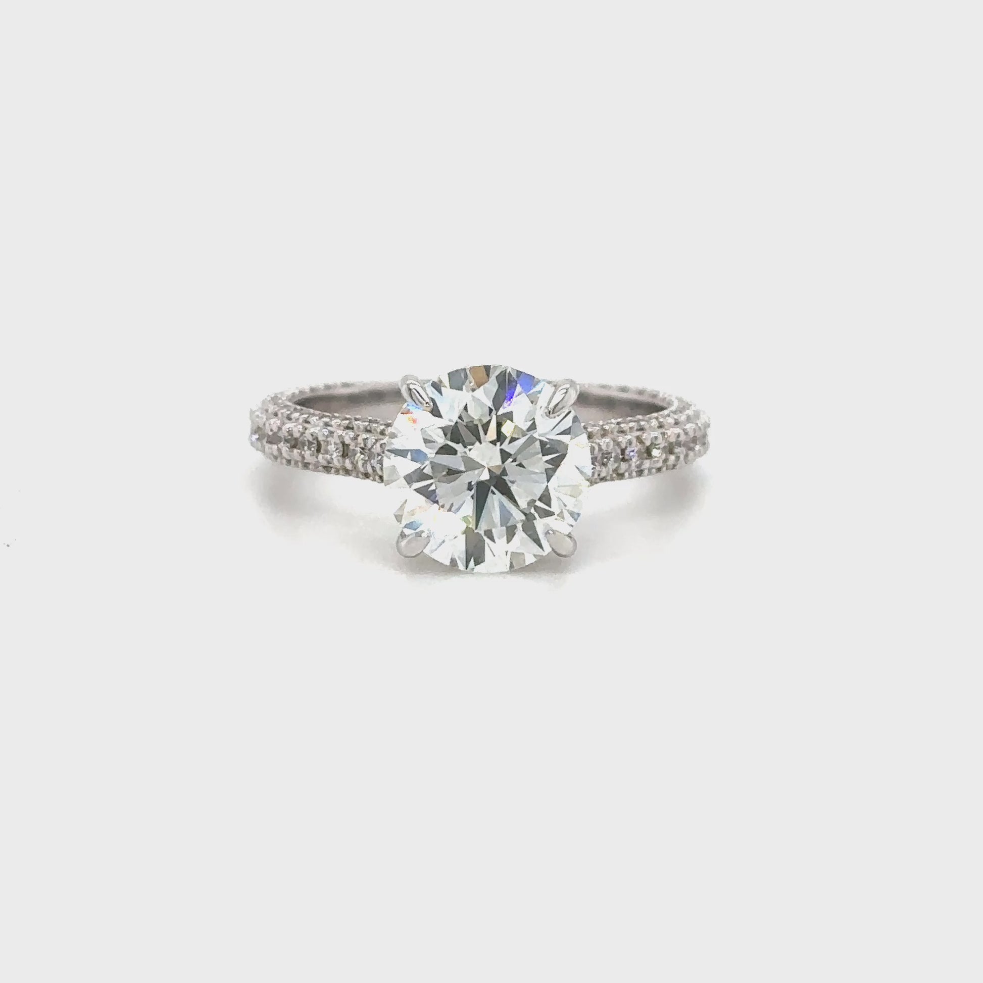 This elegant round solitaire diamond ring features sparkling side stones, perfect for engagements or special occasions.